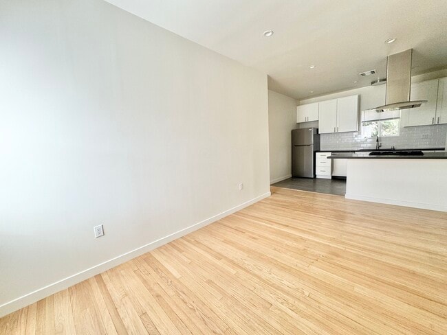 Photo - 515-518 3/4 N Mariposa Ave Unit 515 3/4