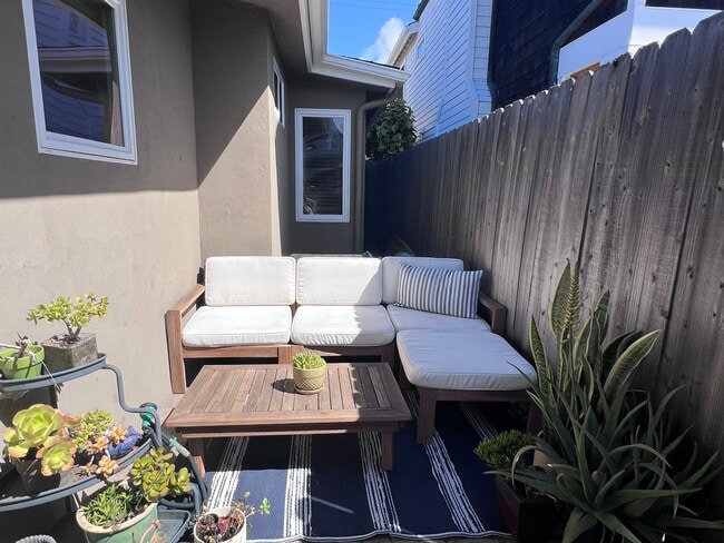 Building Photo - 1108 W Balboa Blvd Unit A