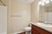 1 Bedroom 1 Bathroom - Bathroom - Sycamore Terrace Apartments