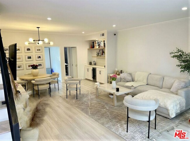 Building Photo - 5139 Balboa Blvd Unit 2