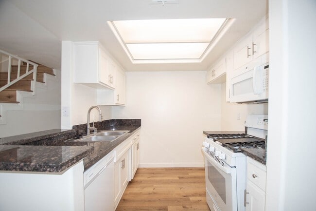 Photo - 6041 Fulton Ave Unit 204