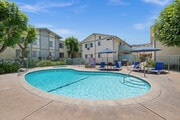 Pool & Jacuzzi - Woodridge Apartments