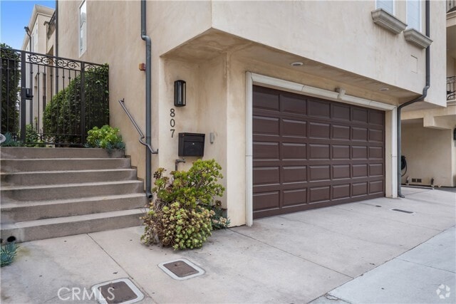 Building Photo - 807 Crest Dr Rental