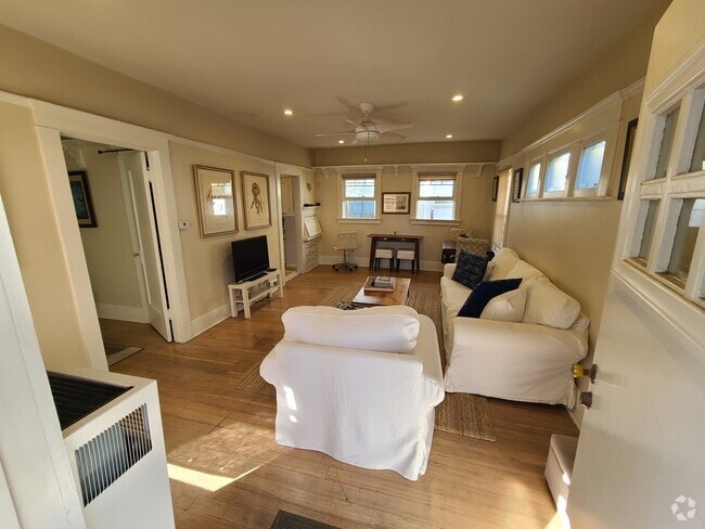 Building Photo - 36 19th Pl Unit 36  19th Place Rental