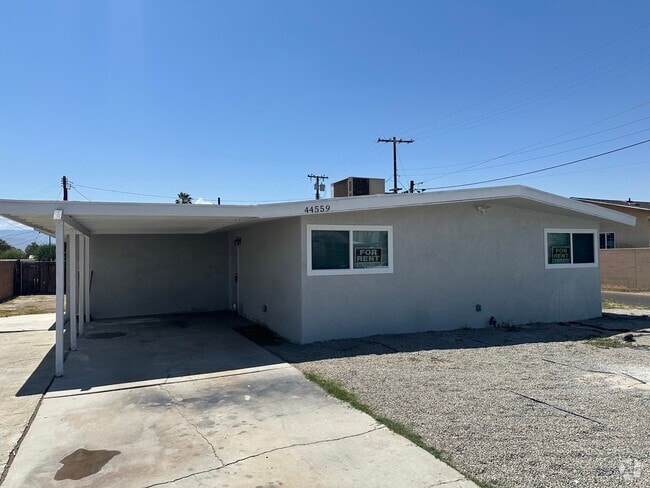 Building Photo - 44559 Palo Verde St Rental