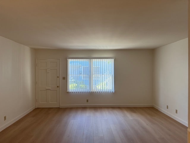 Living Room - 4935-4941 Whitsett Ave