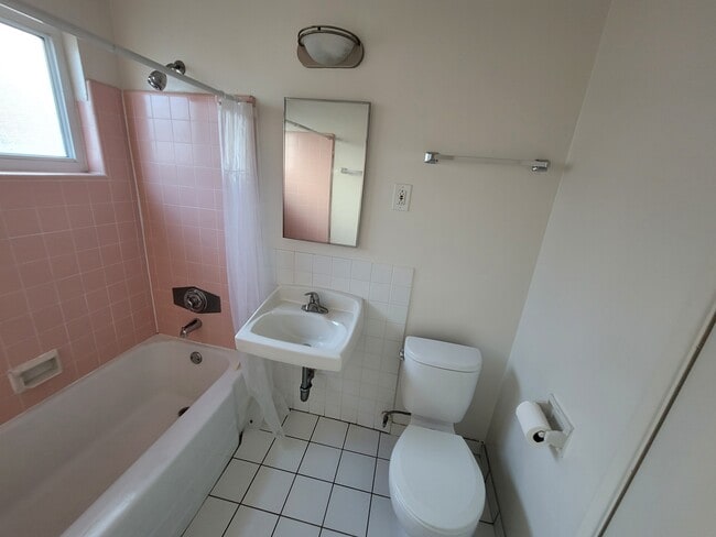 Photo - 2364 Walgrove Ave Unit 5