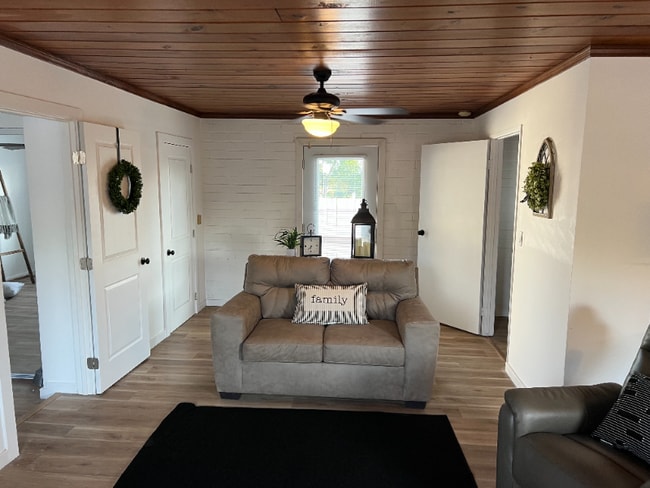 Building Photo - 33574 Washington Dr Rental