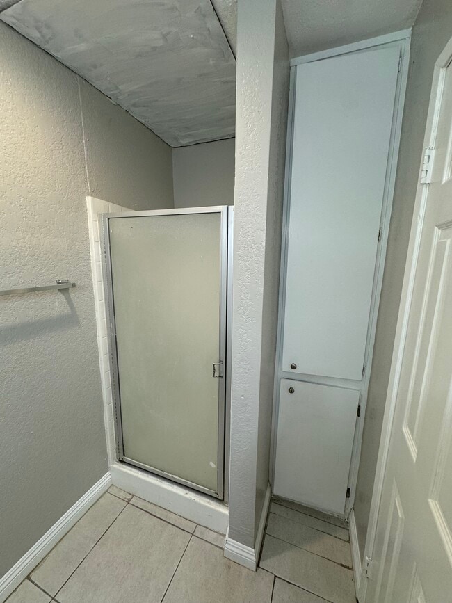 Shower - 830 St Louis Ave Unit One