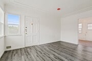 Photo - Courtyard building on Ocean Park Unit 2024½