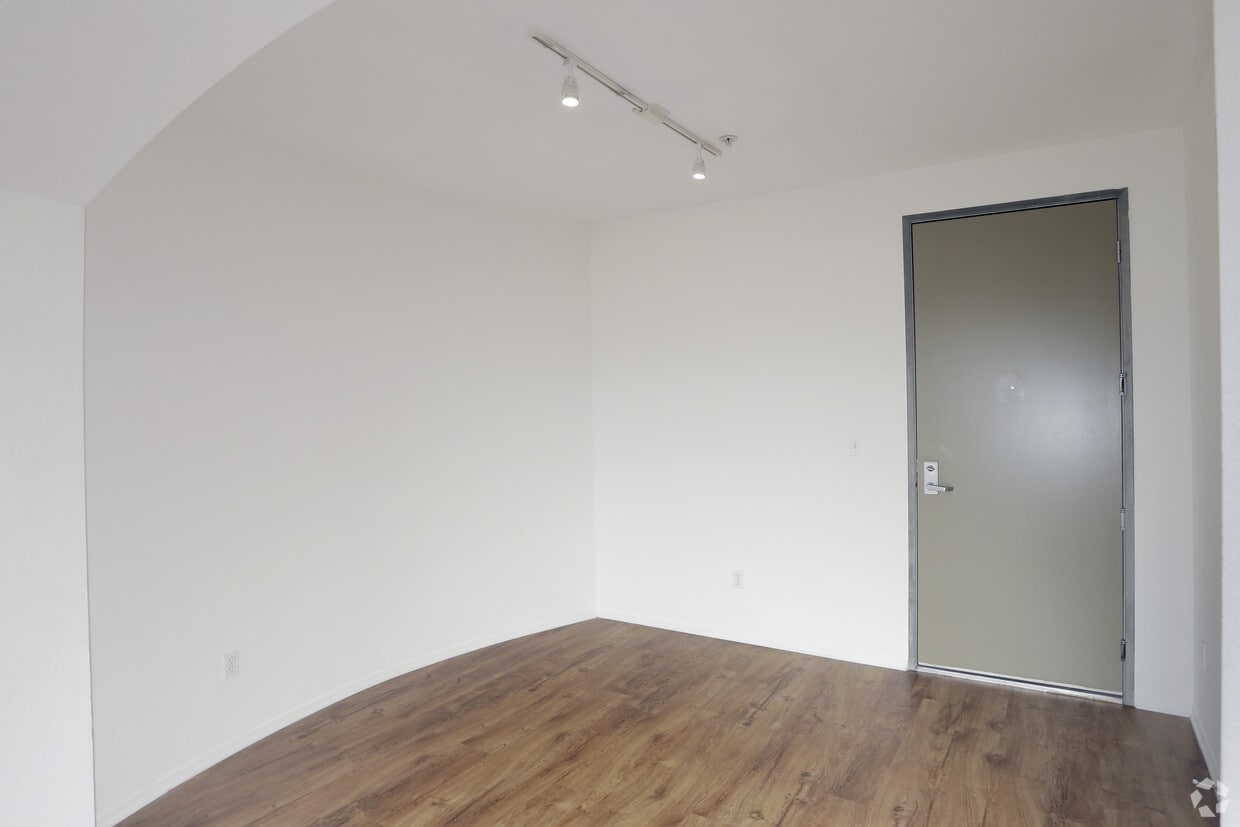 Floor Plan - 3BR/2.0BA