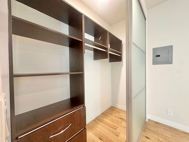 Photo - 4846 Rosewood Ave Unit 7