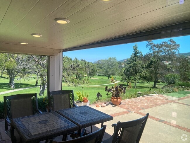 Building Photo - 2 Bedroom, 2 Bath Home with Golf Course View!