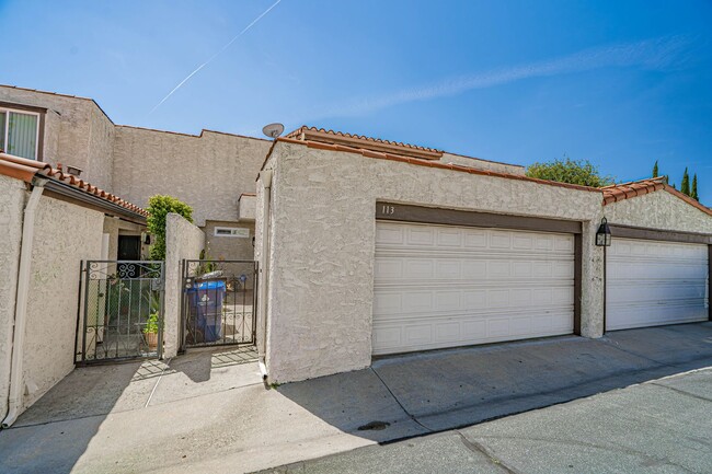 4 Bedroom Condo for Rent in Panorama City! - 4 Bedroom Condo for Rent in Panorama City! Unit 113