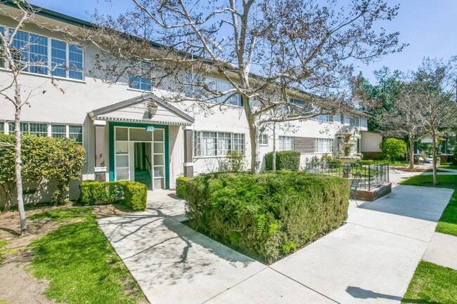 Building Photo - 1.0 bedroom in Pasadena California 91106 Unit D