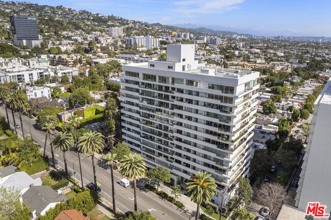 Building Photo - 838 N Doheny Dr Unit 1001