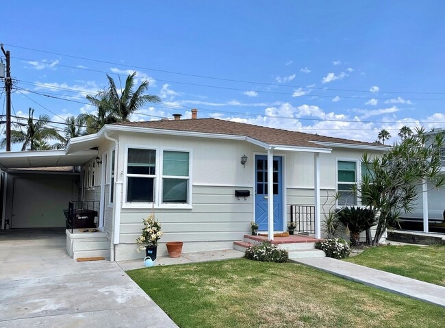 Building Photo - Cute, Cozy Cottage within Walking Distance of the Beach