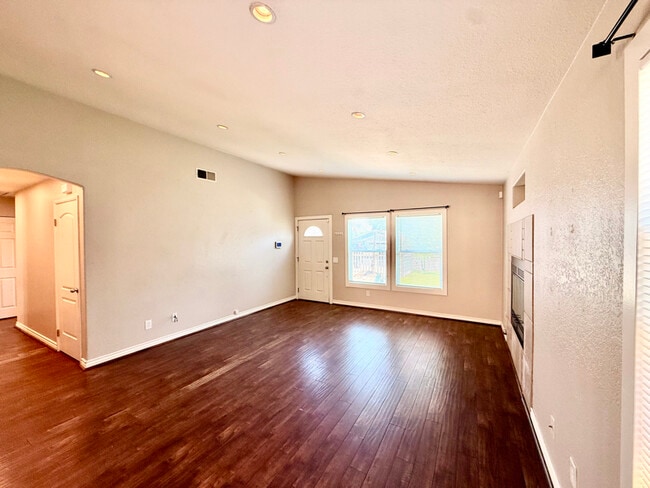 Building Photo - 932 Blossom Hill Dr Rental