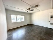 Photo - 700 N Riverside Dr Unit 7