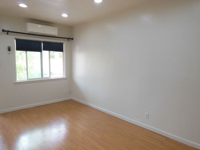 Photo - 307 N Howard St