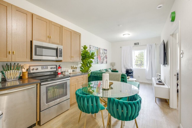 Photo - 2658-72 Broadway-SI ID1546258P Unit SI ID1546258P