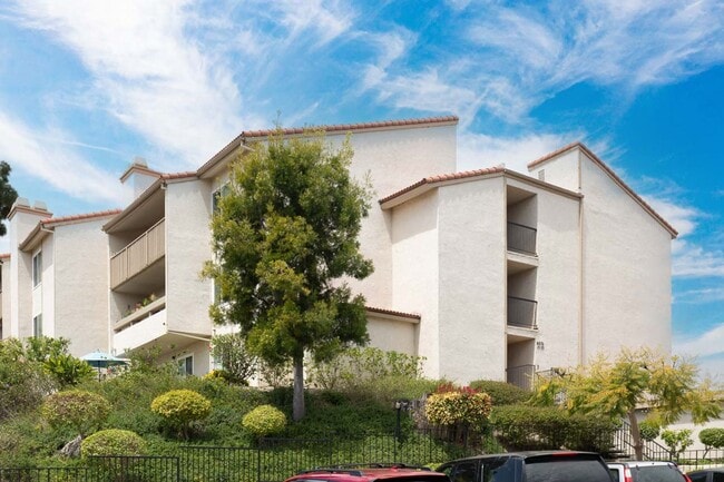Building Photo - !!! CHARMING 2/2 CONDO WITH 2 CAR GARAGE I... Unit 53