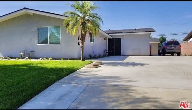 Building Photo - 14420 Rosecrans Ave Rental