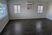 Bright space with a great cross-breeze - 4828 Sawtelle Blvd House