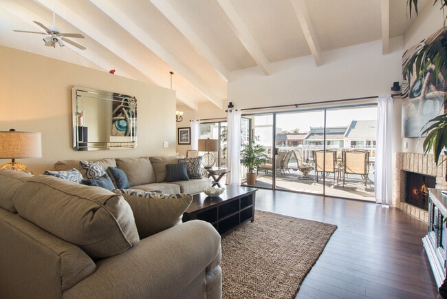 Photo - 4431 Gateshead Bay Unit 1