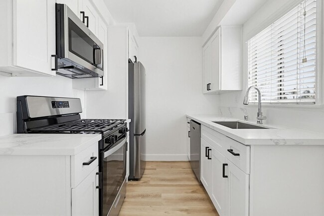 Building Photo - 6629 Crenshaw Blvd Unit 15