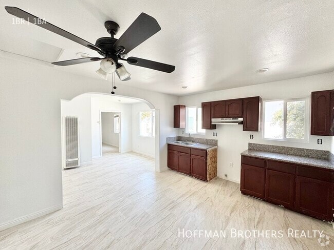 Building Photo - 2545 Santa Ana St Unit 1/2 Rental