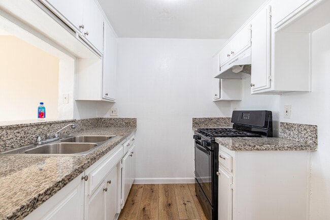 Photo - Van Nuys Apartments