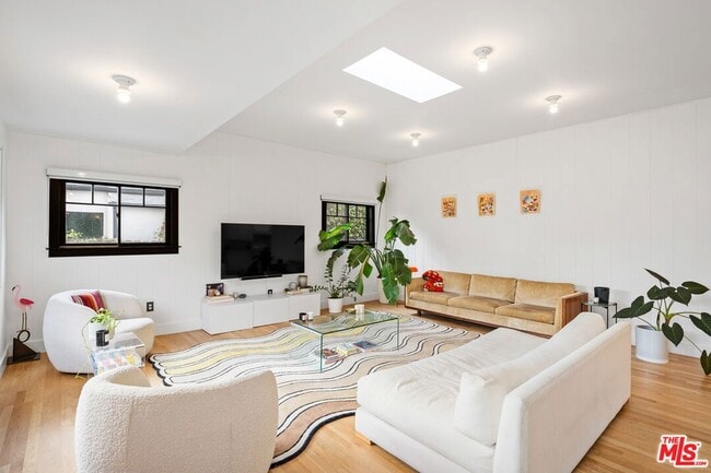 Photo - 623 N Sierra Bonita Ave