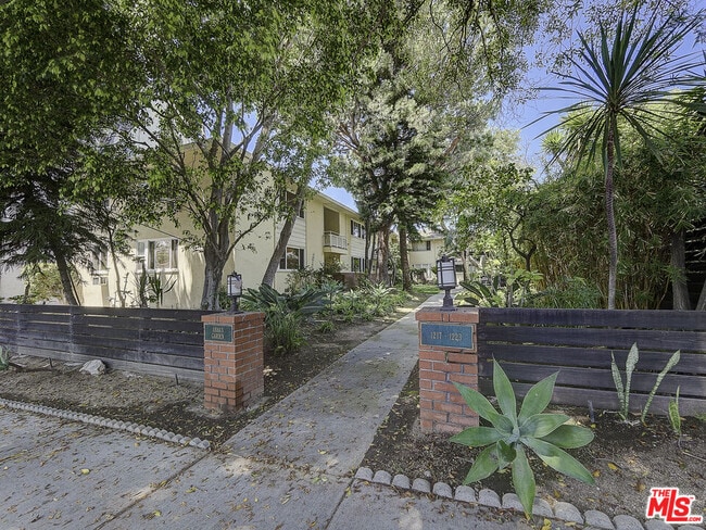 Building Photo - 1217 N Crescent Heights Blvd Unit B Rental