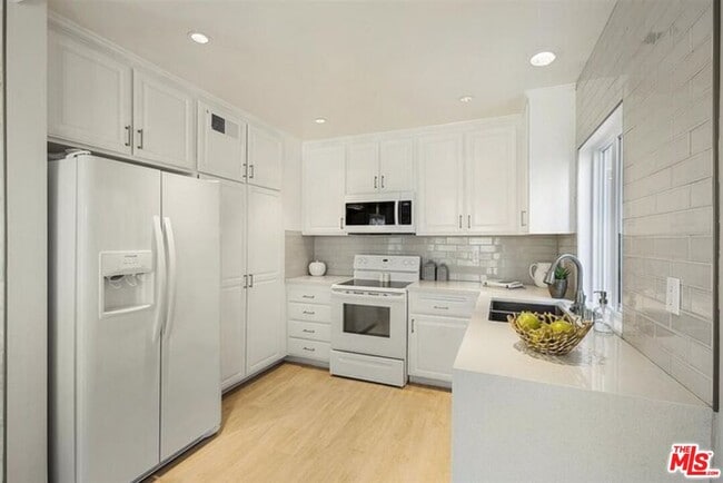 Photo - 2345 Roscomare Rd Unit 201