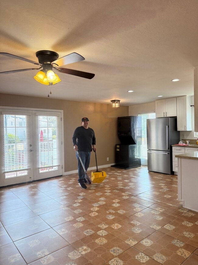 Photo - 809 N Carey Rd
