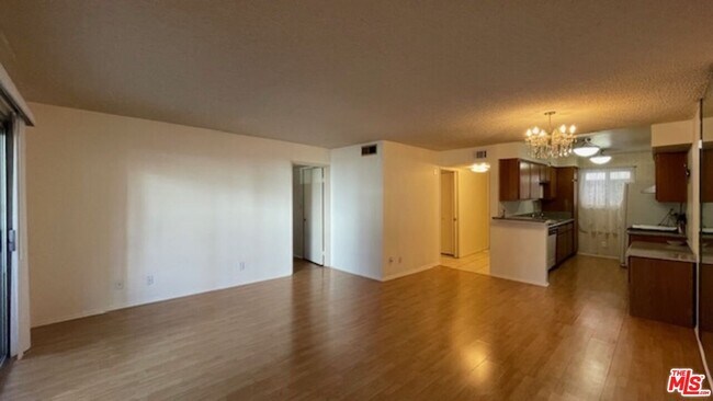 Photo - 433 S Manhattan Pl Unit 103