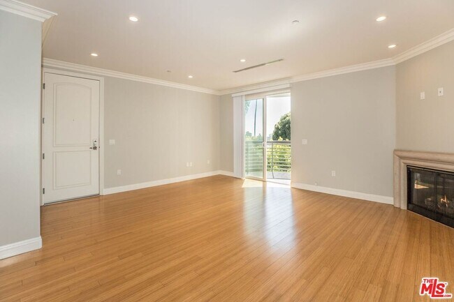 Photo - 1283 Havenhurst Dr Unit 306