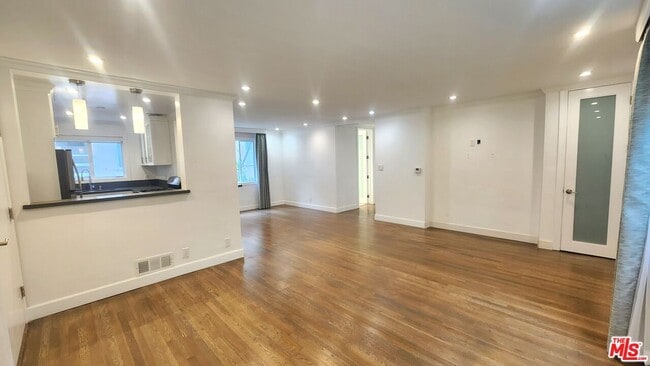 Photo - 140 San Vicente Blvd