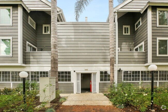 Building Photo - 129 S Olive St Rental
