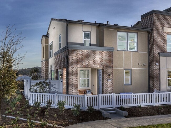 Building Photo - Beautiful 3 bedroom end unit in the heart of Rancho Mission Viejo