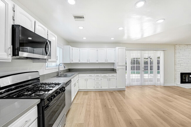 Photo - 17178 McKeever St