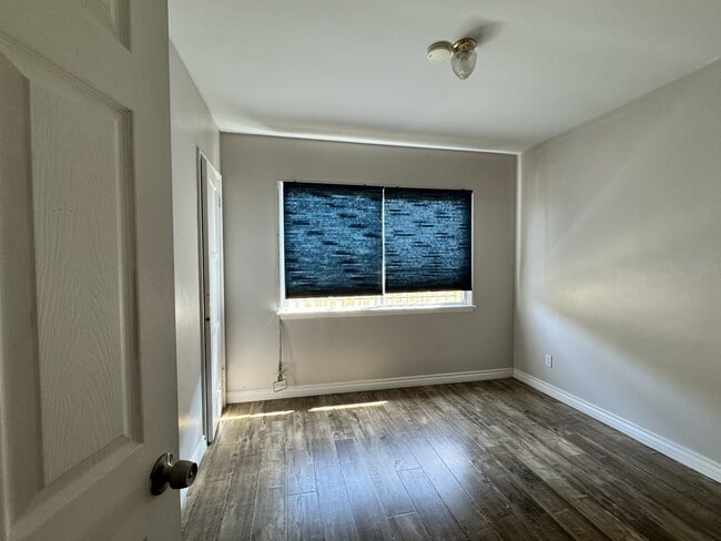 Bedroom - 652 W 97th St Unit 9700 Hoover St