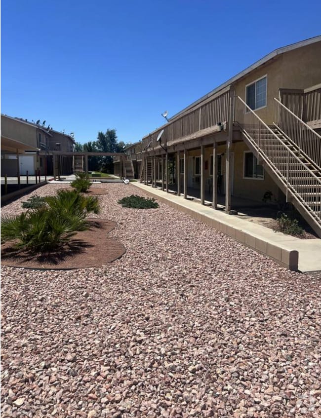 Building Photo - 1st Month’s FREE Rent Move-In Special! Spa... Unit 38 Rental