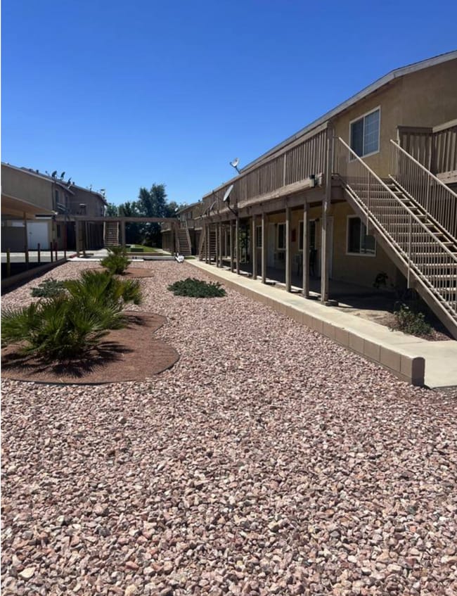 Single Story 1 Bedroom Apartments for Rent! - Single Story 1 Bedroom Apartments for Rent! Unit 38