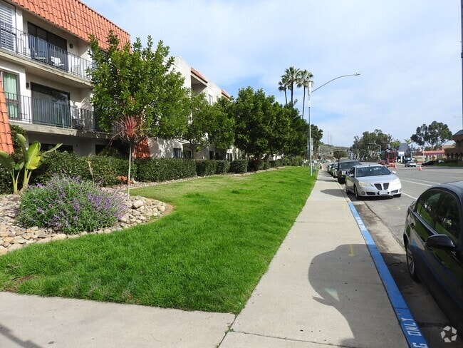 Building Photo - CENTRALLY LOCATED 1 BR CONDO