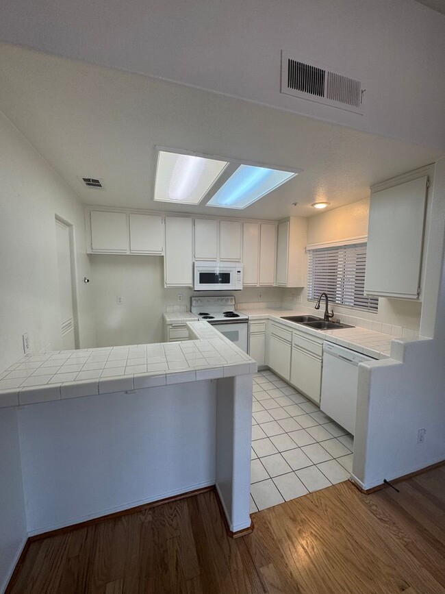 Building Photo - 1 Bedroom 1 Bathroom Available in Sierra V... Unit 2505