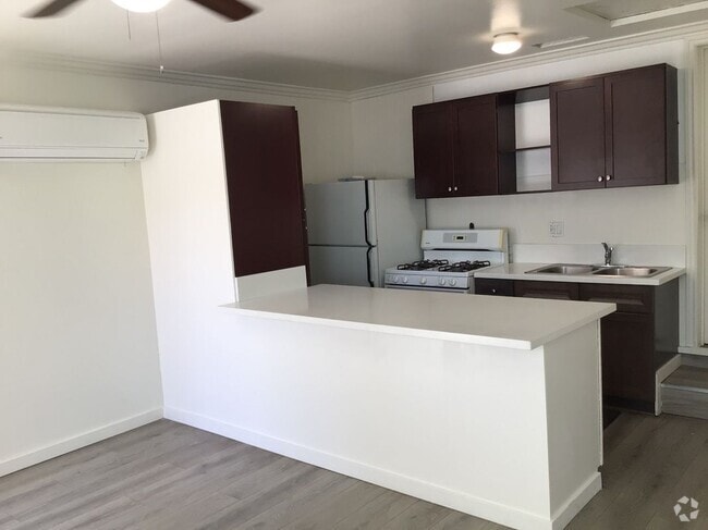Building Photo - 3110 Hillview Dr N Rental