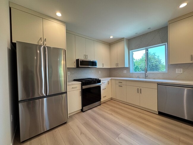 Photo - 18320 Ingomar St Unit 2