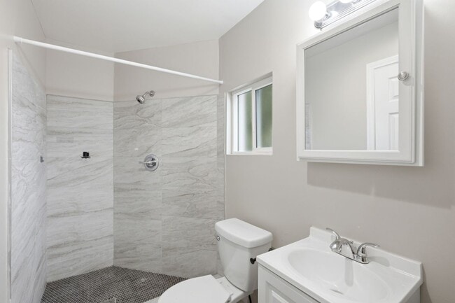 Photo - 554 Ritchey St